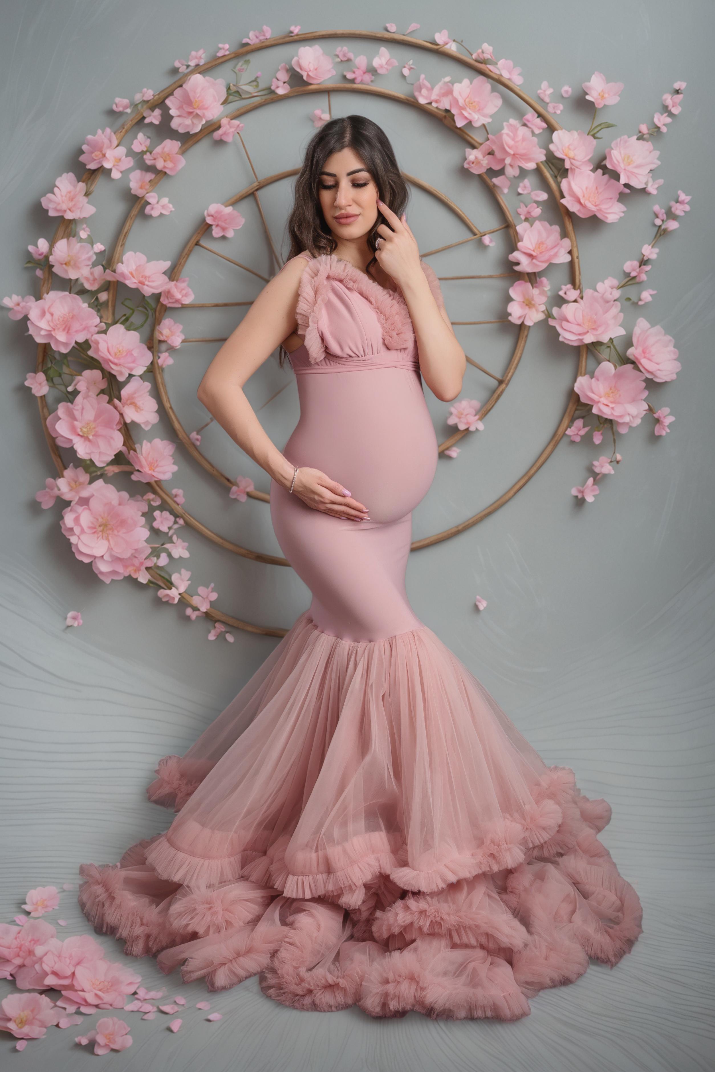 Découvrez la magie de l'outil 'Remplacer le fond' de Stable Assistant avec cette image époustouflante ! Une femme élégamment vêtue d'une robe rose se tient gracieusement devant un arrière-plan fleuri idyllique, mettant en évidence la capacité de l'outil à fusionner et améliorer vos images de manière fluide. Parfait pour rehausser votre contenu avec des changements de fond sans effort, cette fonction est indispensable pour tout projet créatif.