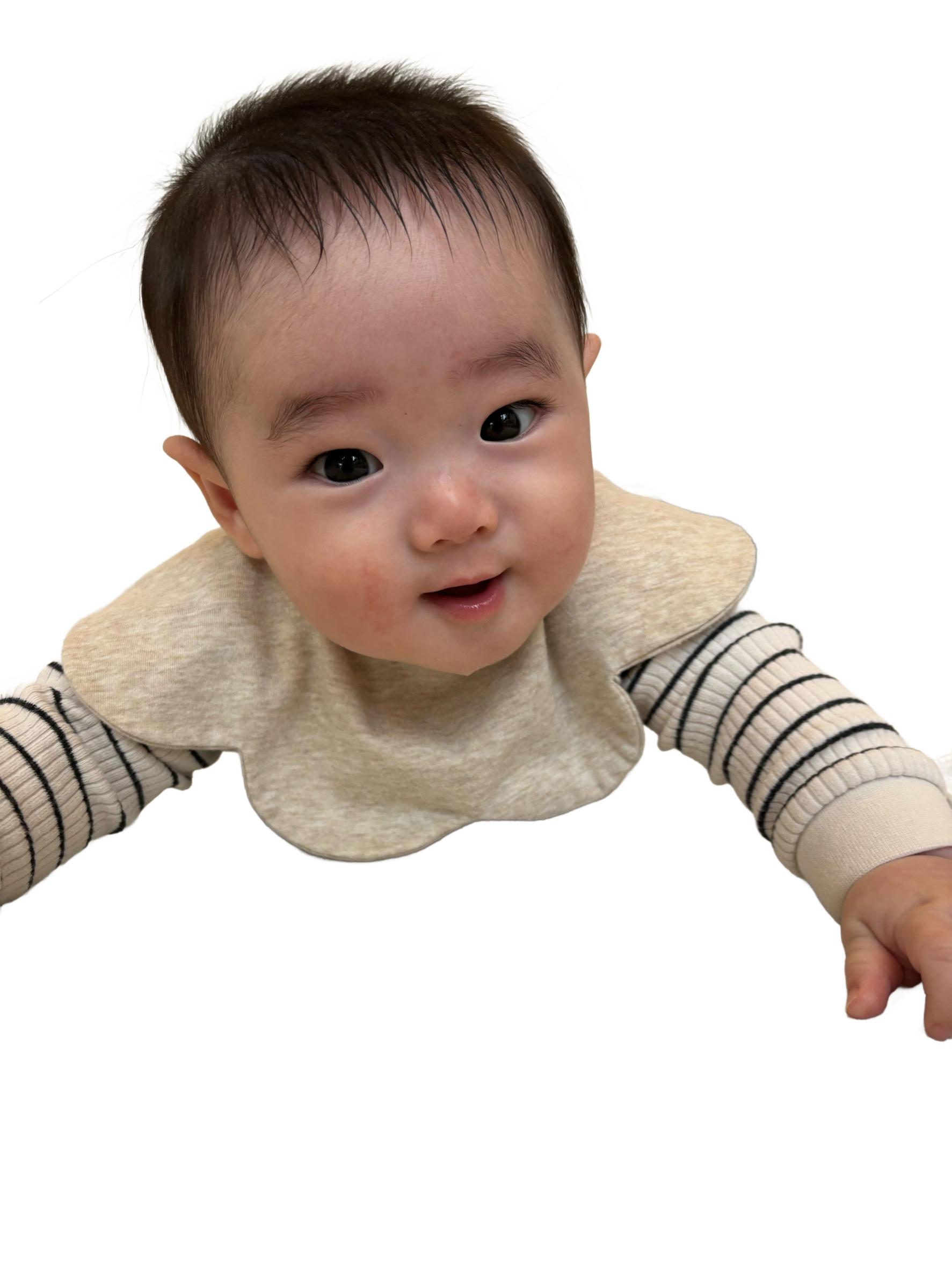 Découvrez la puissance de l'outil 'Supprimer l'arrière-plan' de Stable Assistant avec cette image magnifiquement éditée d'un bébé, où l'arrière-plan a été supprimé de manière fluide, mettant en évidence la précision et l'efficacité de l'outil. Parfait pour mettre en valeur vos images avec un look propre et sans distraction.