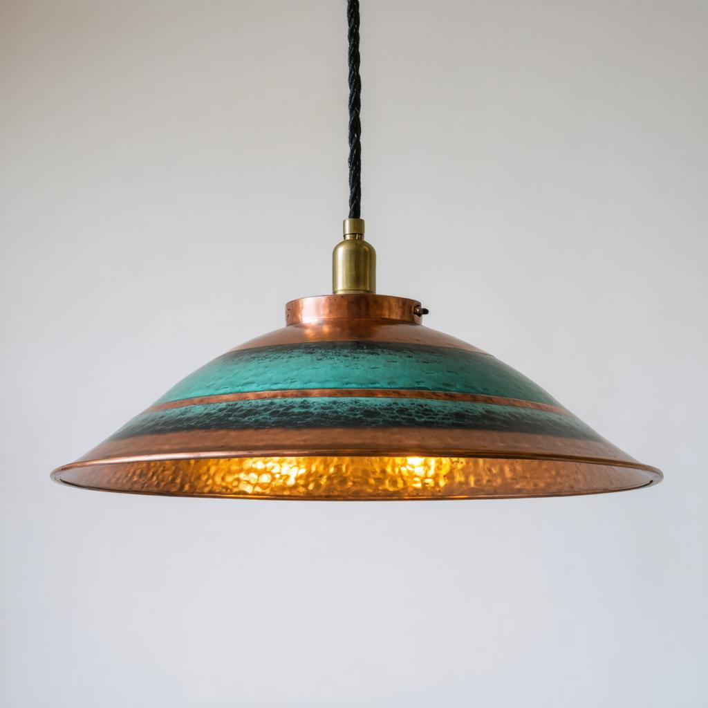 Découvrez les capacités impressionnantes de Stable Diffusion Ultra avec cette magnifique lampe suspendue. Dotée d'un design de dôme en cuivre et turquoise, cette image générée par IA met en valeur la capacité de l'outil à créer des designs détaillés et visuellement attrayants en quelques clics seulement. Parfaite pour mettre en évidence la précision et la créativité de Stable Diffusion Ultra dans la génération d'images uniques et captivantes.